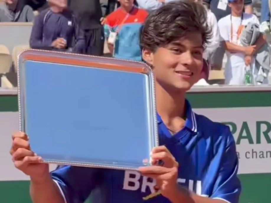 Goiano de 17 anos conquista Roland Garros e entra para a história do tênis brasileiro